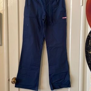 Scrub pants. Perfect for healthcare worker. 3 pockets. Good used condition.